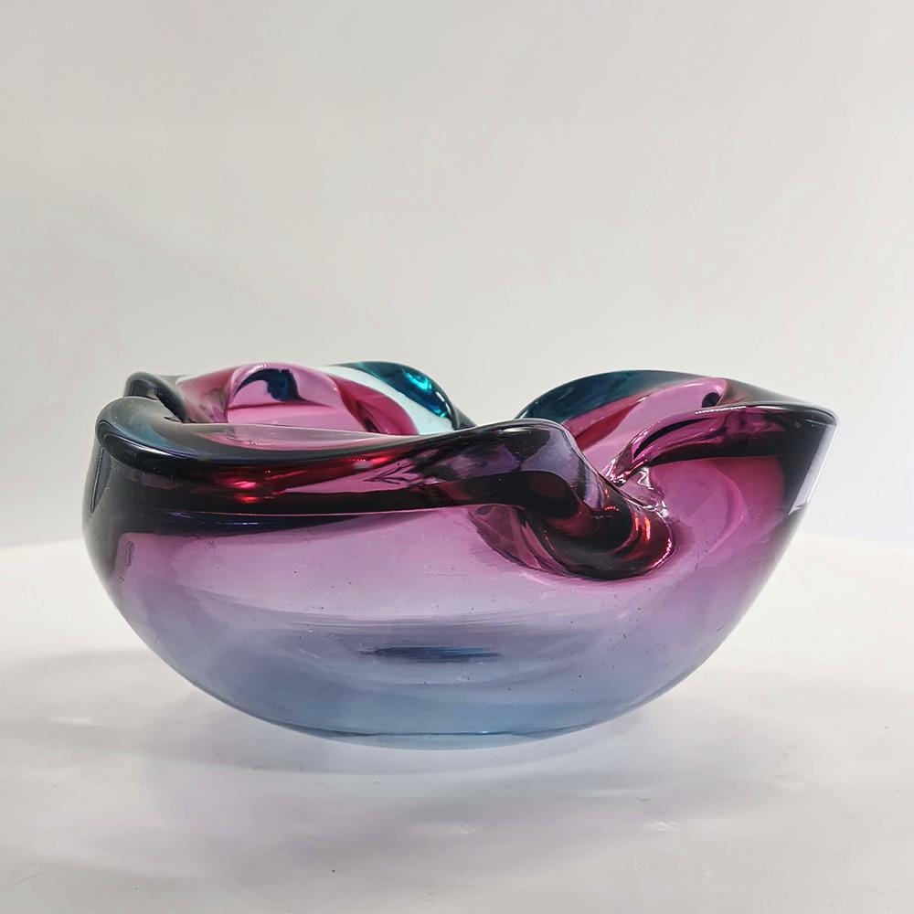 1960s Ashtray in Uranium Murano Glass by Flavio Poli for Seguso. Made in Italy. 16 cm. / 6.29 inches