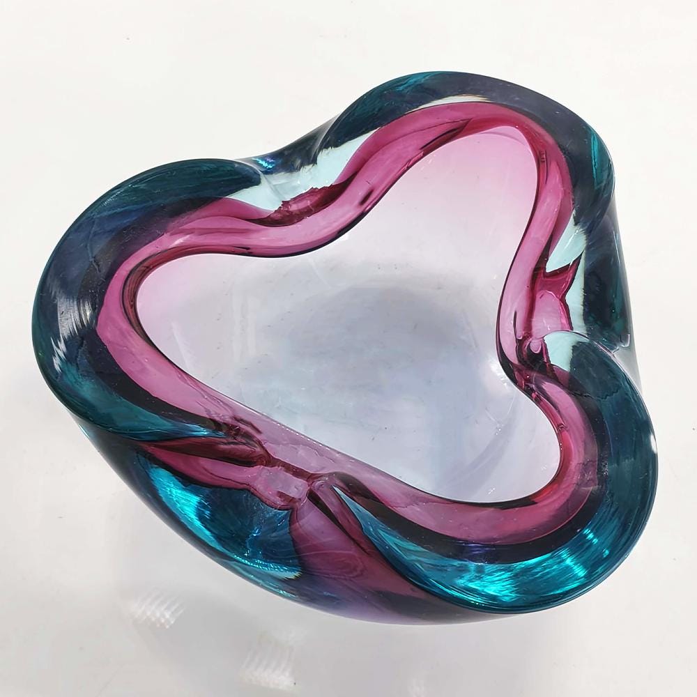 1960s Ashtray in Uranium Murano Glass by Flavio Poli for Seguso. Made in Italy. 16 cm. / 6.29 inches