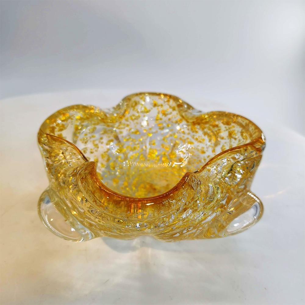 1950s Stunning Ashtray in Murano Glass with Gold finishes, Made in Italy. 16 cm. / 6.29 inches