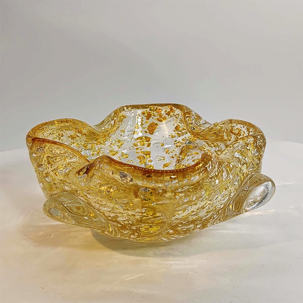 1950s Stunning Ashtray in Murano Glass with Gold finishes, Made in Italy. 16 cm. / 6.29 inches