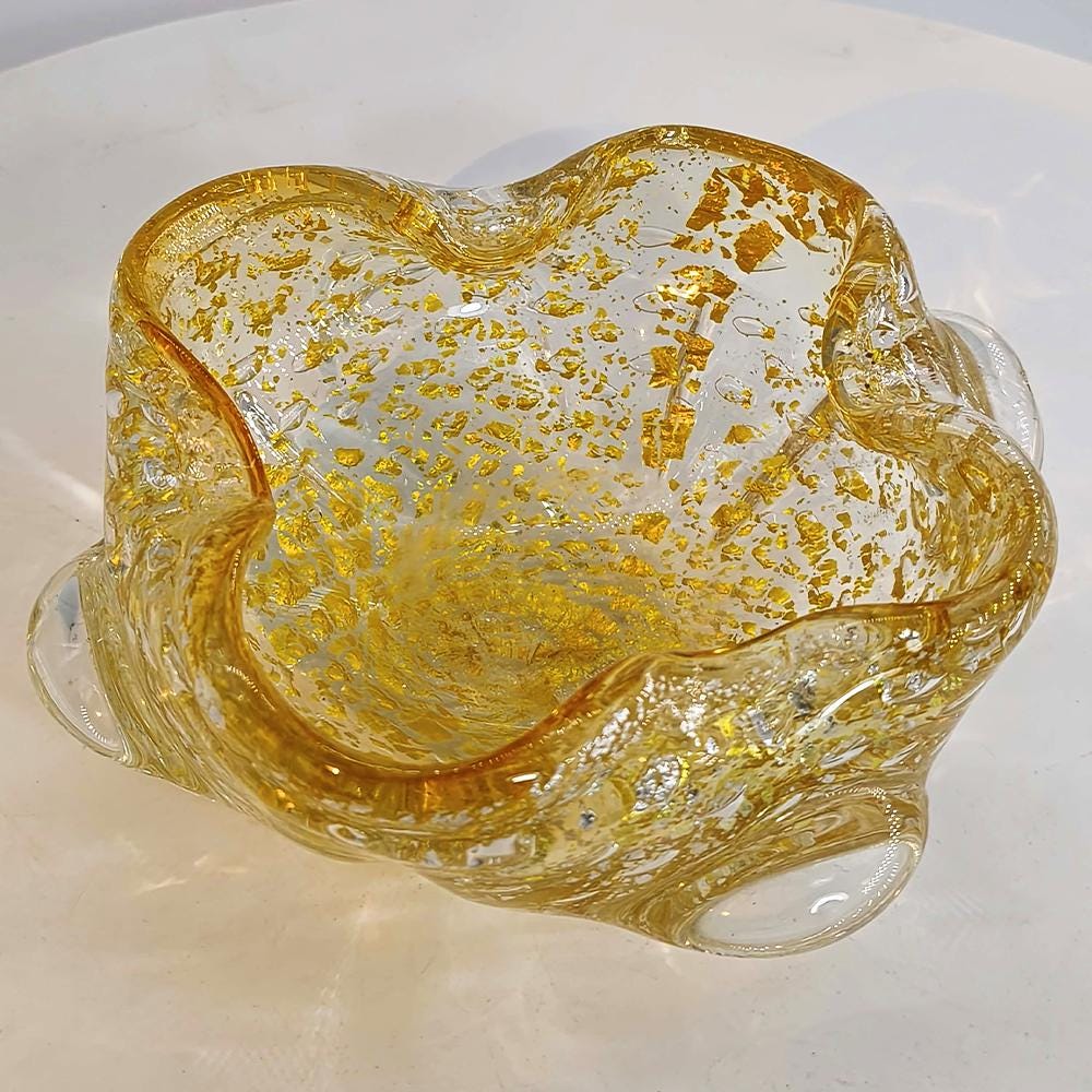 1950s Stunning Ashtray in Murano Glass with Gold finishes, Made in Italy. 16 cm. / 6.29 inches