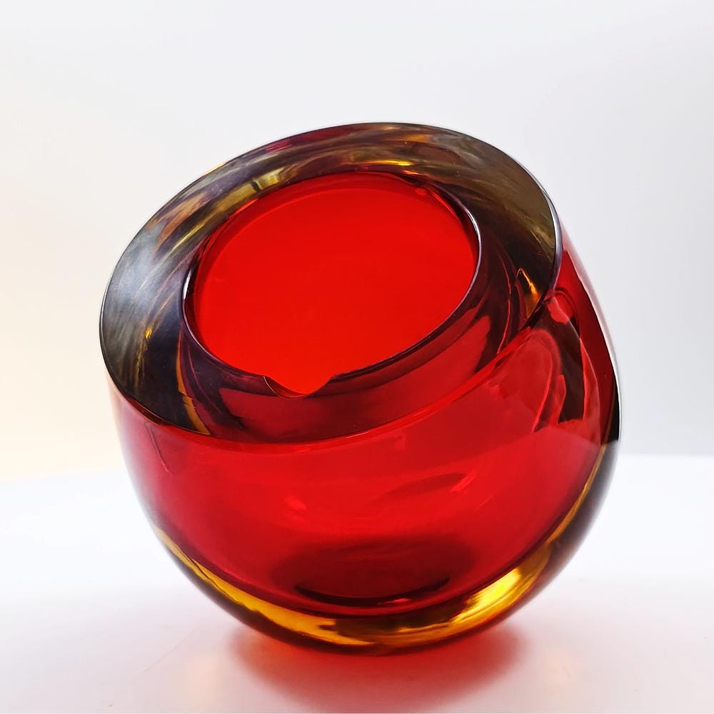 1960s Rare Ashtray or Catch-all in Murano Glass by Flavio Poli for Seguso. Made in Italy.