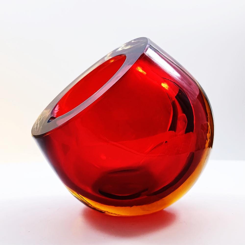 1960s Rare Ashtray or Catch-all in Murano Glass by Flavio Poli for Seguso. Made in Italy.