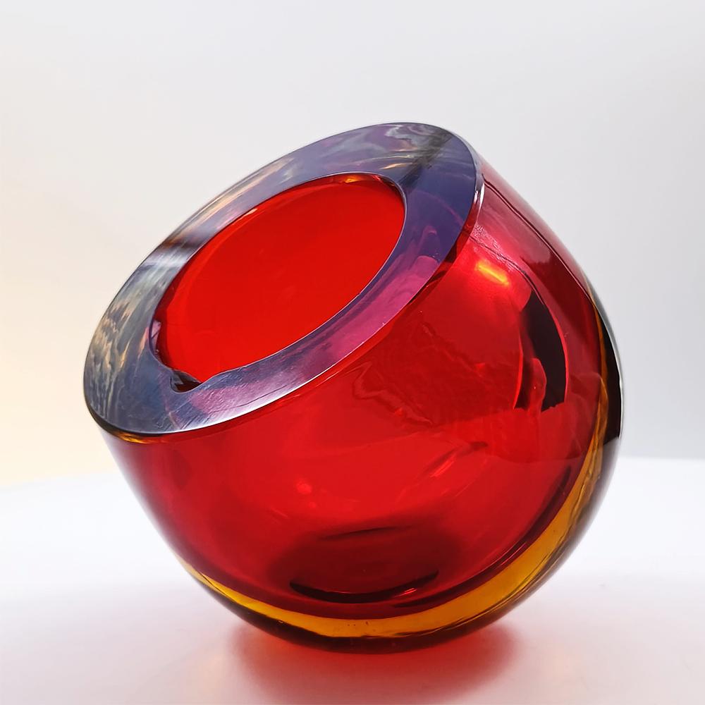 1960s Rare Ashtray or Catch-all in Murano Glass by Flavio Poli for Seguso. Made in Italy.