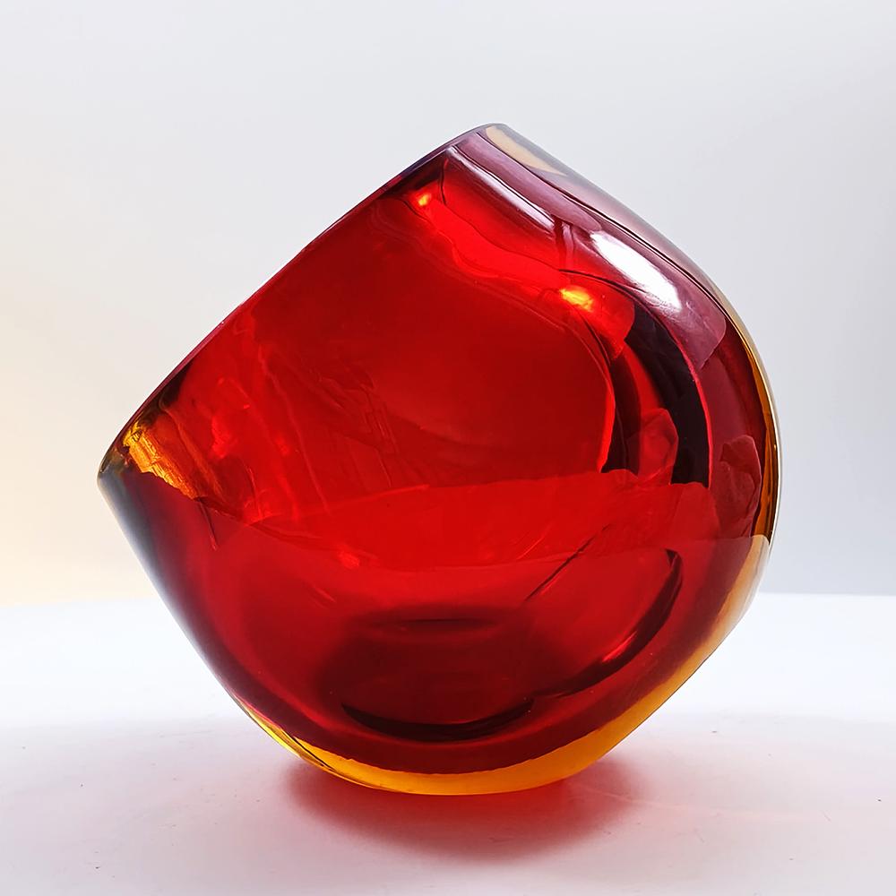 1960s Rare Ashtray or Catch-all in Murano Glass by Flavio Poli for Seguso. Made in Italy.