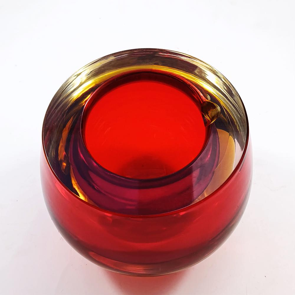 1960s Rare Ashtray or Catch-all in Murano Glass by Flavio Poli for Seguso. Made in Italy.