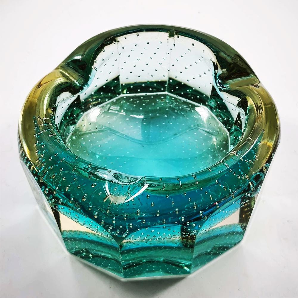 1960s Stunning Multifaceted Ashtray or Catch-all in Murano Glass with Air Bubbles. Made in Murano, Italy