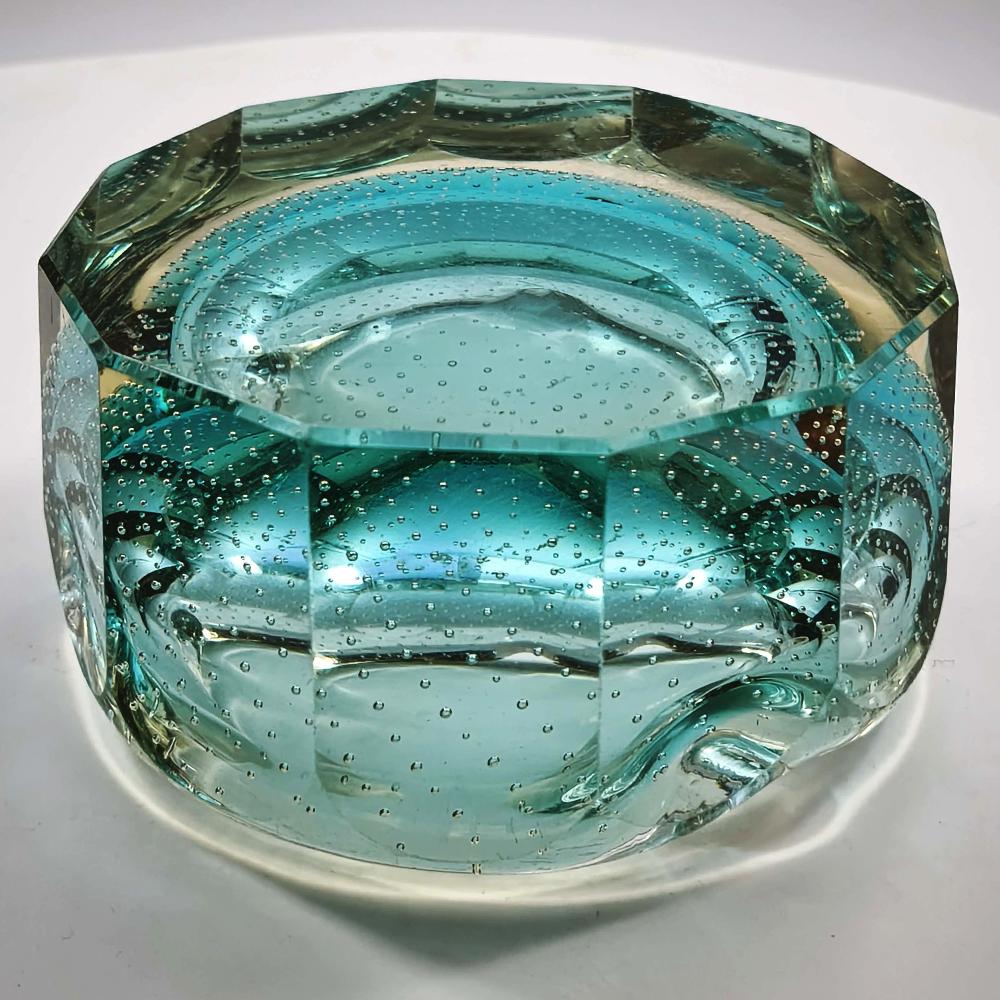 1960s Stunning Multifaceted Ashtray or Catch-all in Murano Glass with Air Bubbles. Made in Murano, Italy