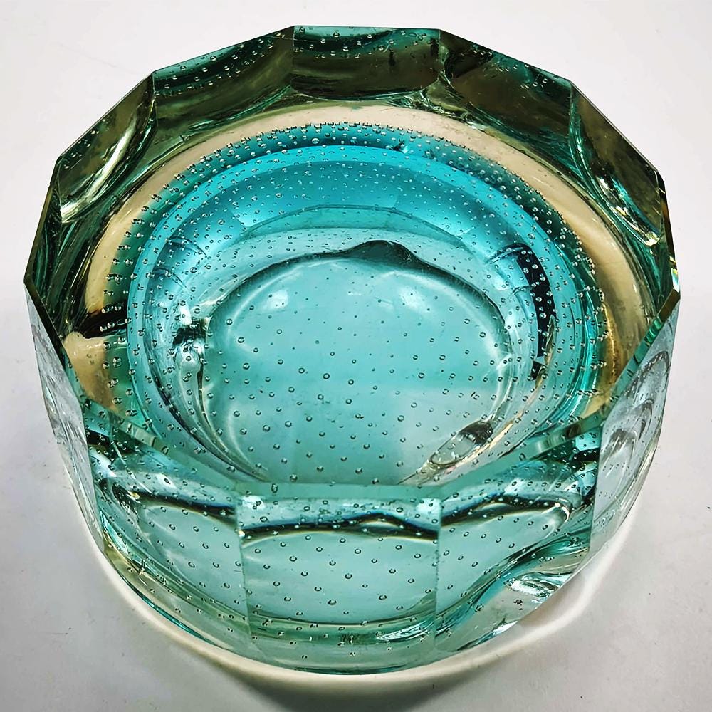 1960s Stunning Multifaceted Ashtray or Catch-all in Murano Glass with Air Bubbles. Made in Murano, Italy