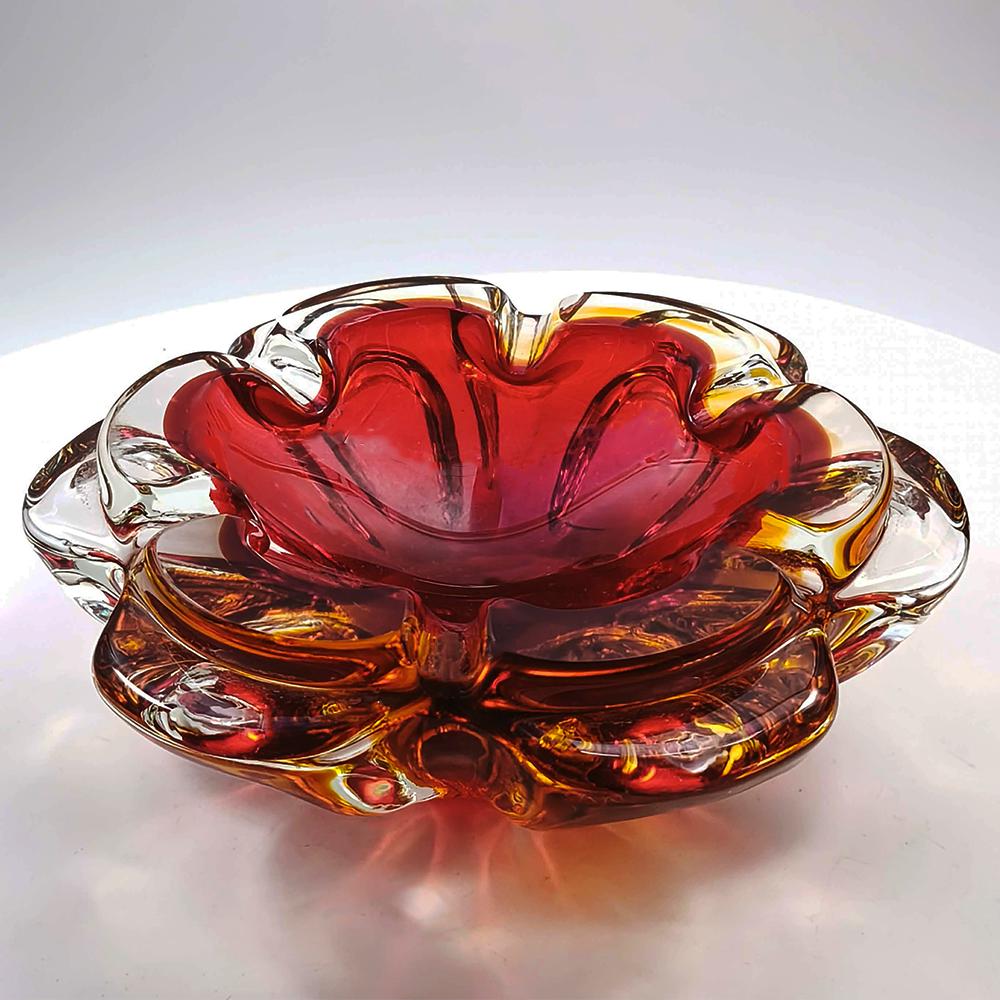 1960s Big Ashtray in Murano Glass. Made in Murano, Italy. 18,5 cm. / 7.28 inches