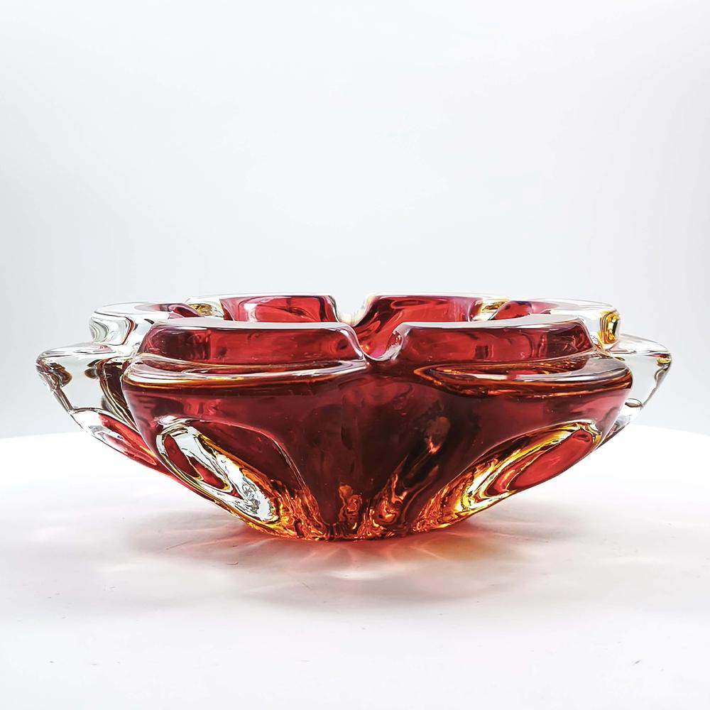 1960s Big Ashtray in Murano Glass. Made in Murano, Italy. 18,5 cm. / 7.28 inches