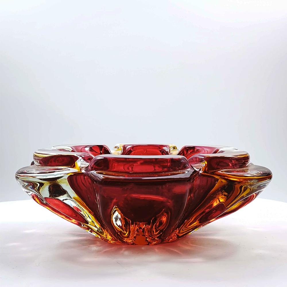 1960s Big Ashtray in Murano Glass. Made in Murano, Italy. 18,5 cm. / 7.28 inches