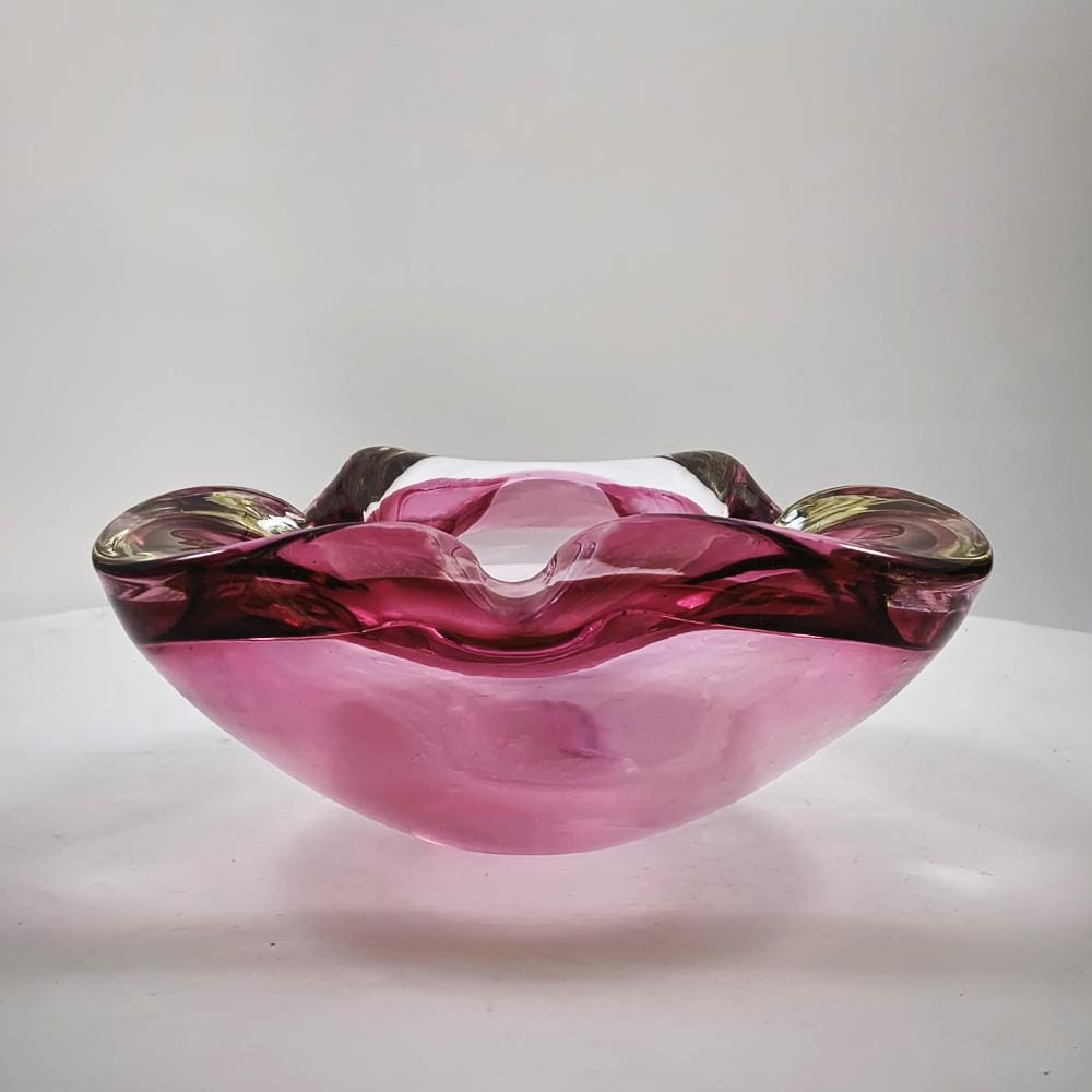 1960s Stunning Pink Ashtray in Murano Glass by Flavio Poli for Seguso. Made in Italy. 15,5 cm. / 6.10 inches