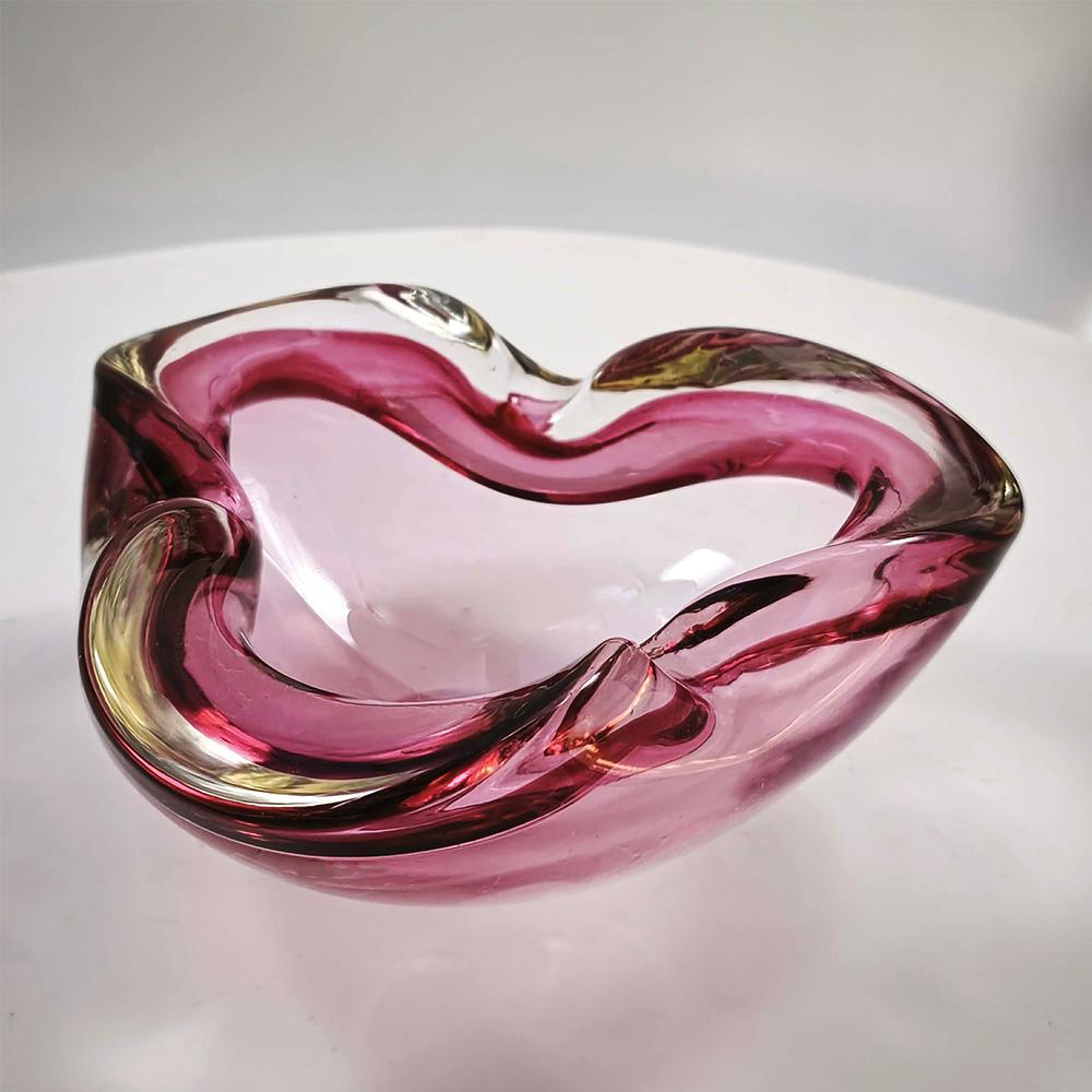 1960s Stunning Pink Ashtray in Murano Glass by Flavio Poli for Seguso. Made in Italy. 15,5 cm. / 6.10 inches