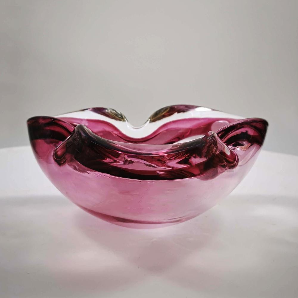 1960s Stunning Pink Ashtray in Murano Glass by Flavio Poli for Seguso. Made in Italy. 15,5 cm. / 6.10 inches