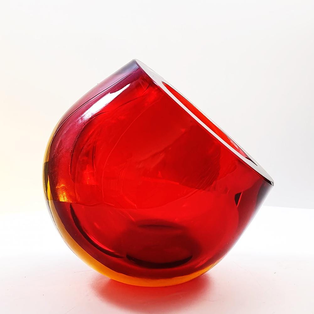 1960s Rare Ashtray or Catch-all in Murano Glass by Flavio Poli for Seguso. Made in Italy.