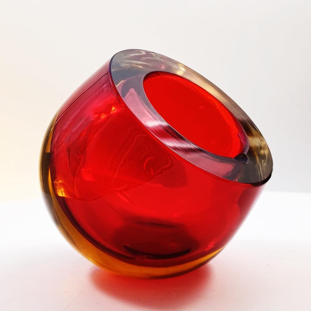 1960s Rare Ashtray or Catch-all in Murano Glass by Flavio Poli for Seguso. Made in Italy.