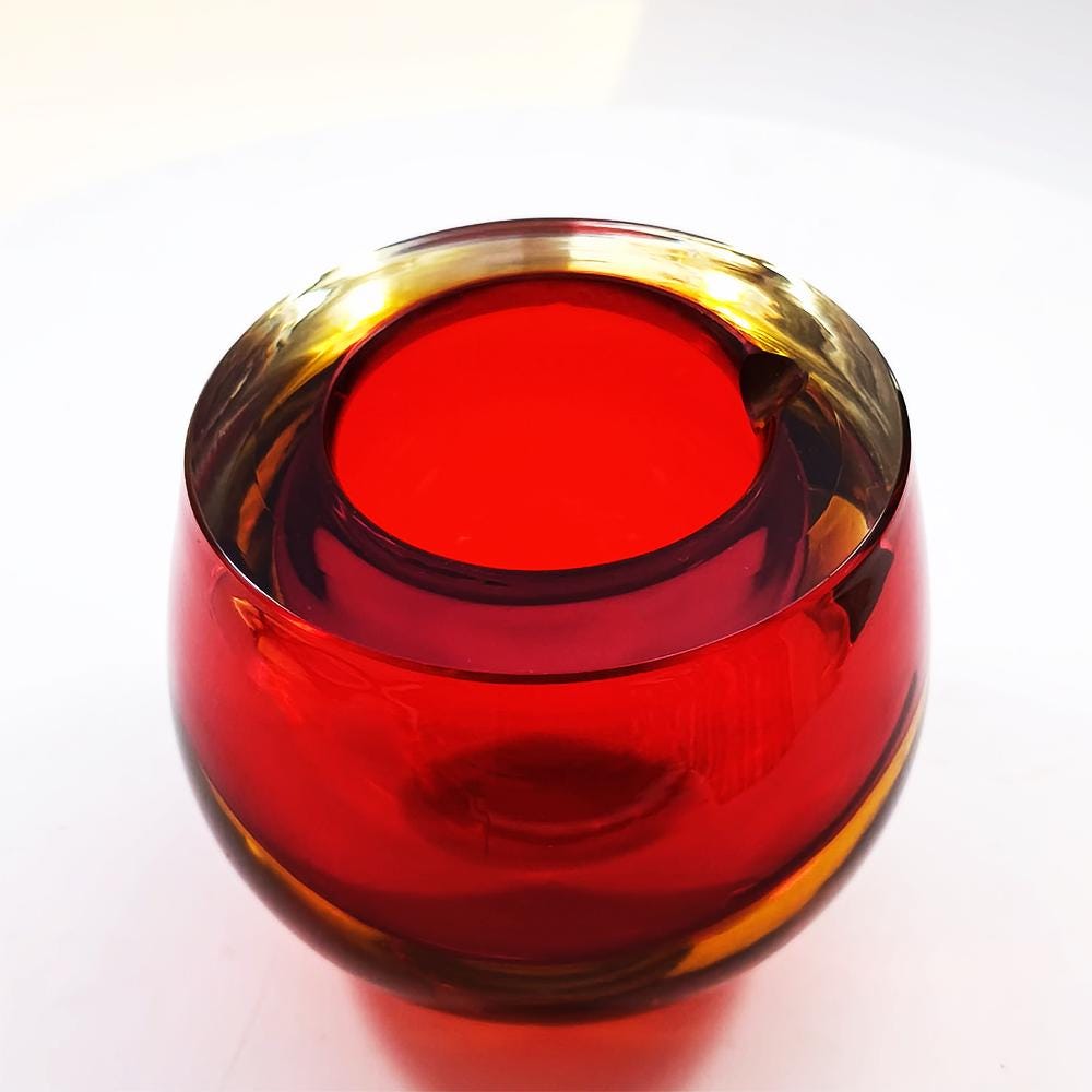 1960s Rare Ashtray or Catch-all in Murano Glass by Flavio Poli for Seguso. Made in Italy.