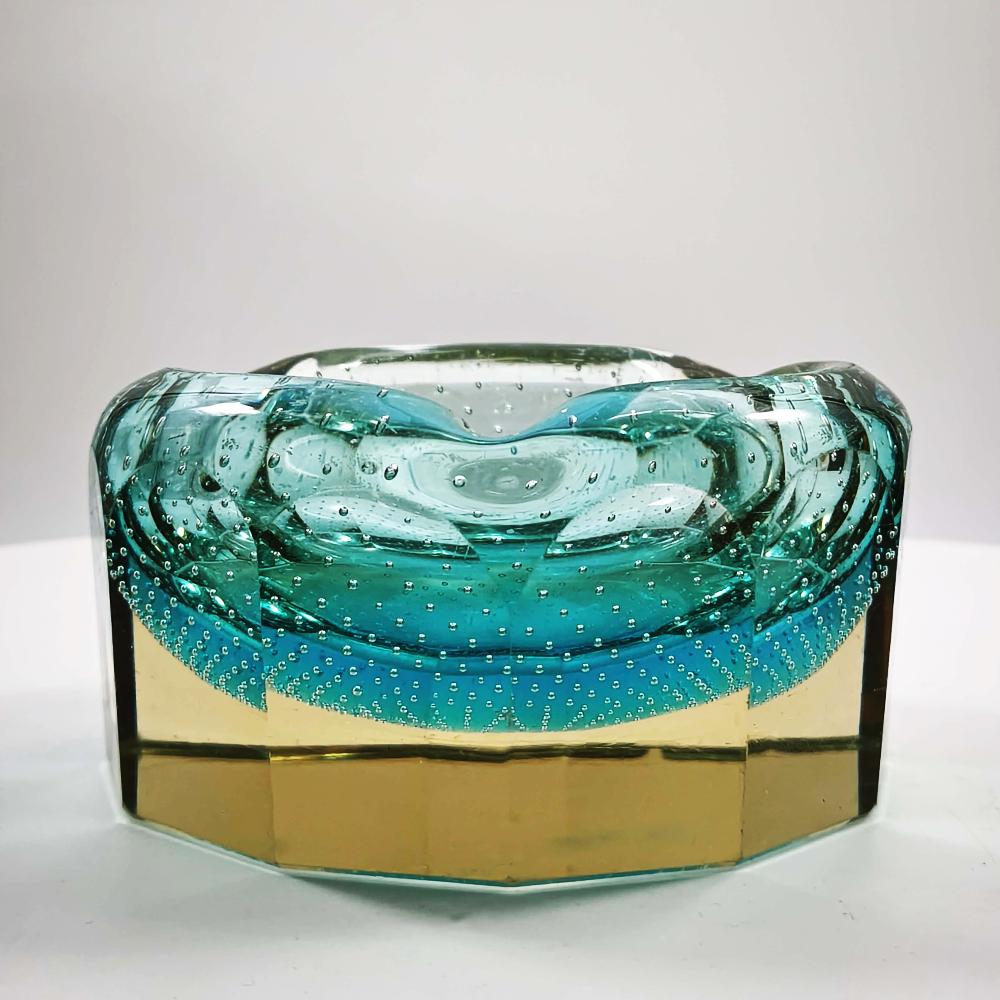 1960s Stunning Multifaceted Ashtray or Catch-all in Murano Glass with Air Bubbles. Made in Murano, Italy