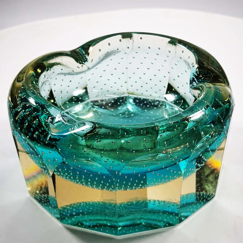 1960s Stunning Multifaceted Ashtray or Catch-all in Murano Glass with Air Bubbles. Made in Murano, Italy