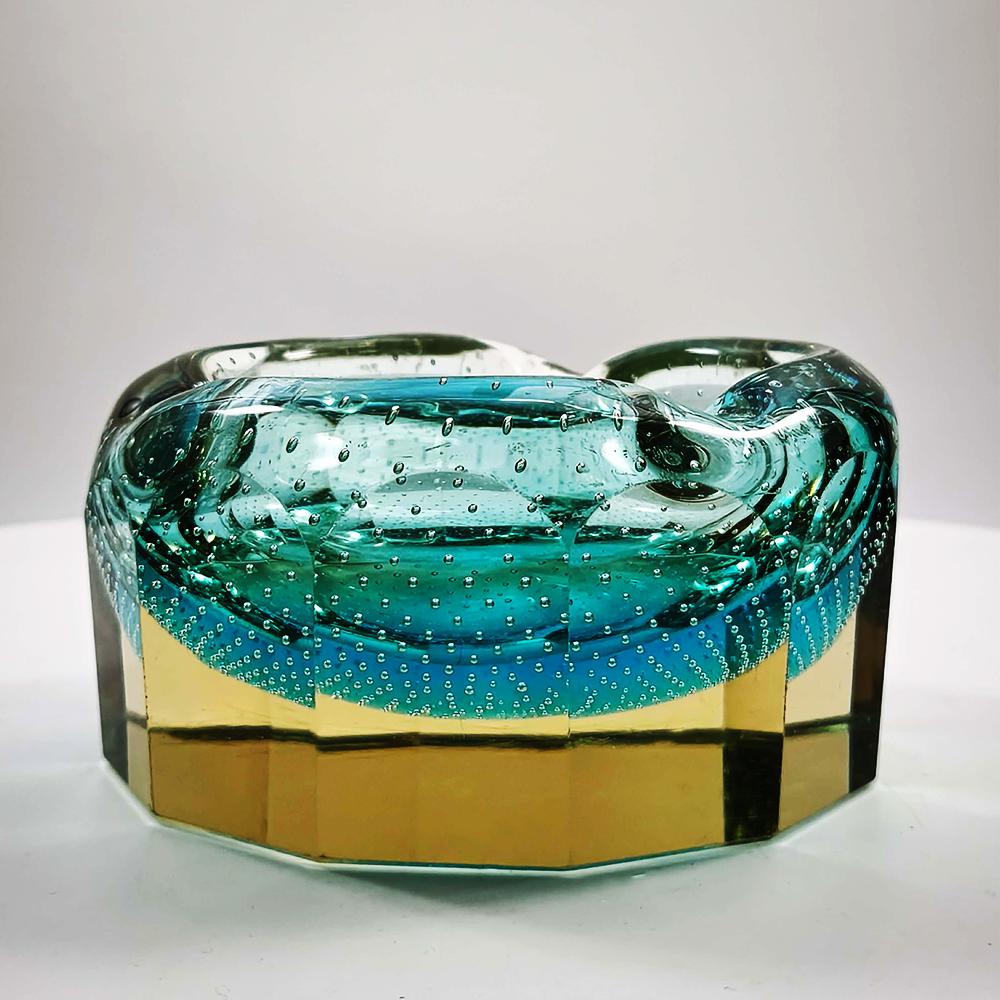 1960s Stunning Multifaceted Ashtray or Catch-all in Murano Glass with Air Bubbles. Made in Murano, Italy
