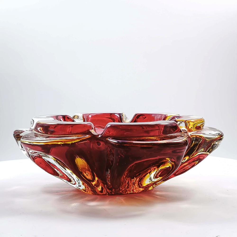 1960s Big Ashtray in Murano Glass. Made in Murano, Italy. 18,5 cm. / 7.28 inches