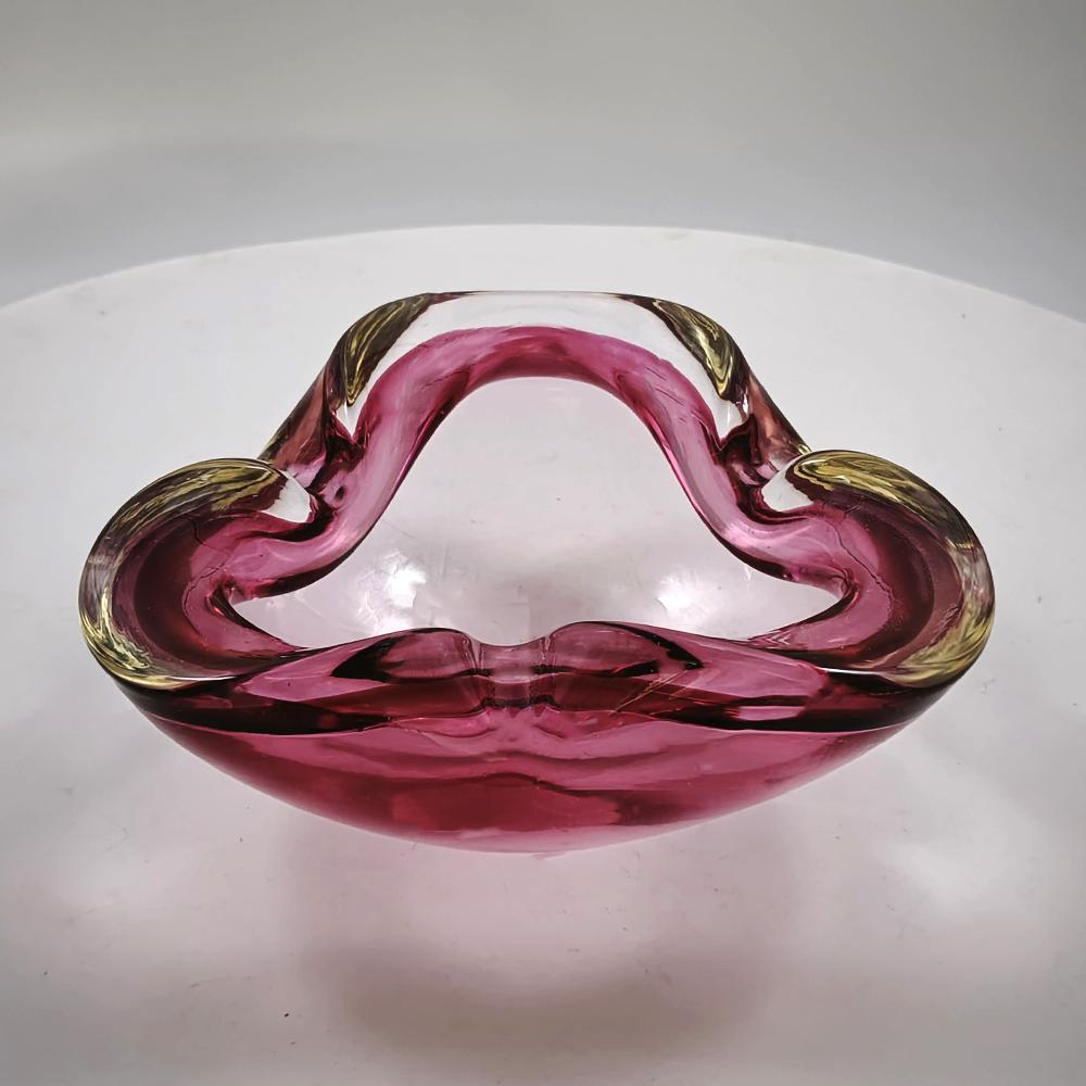 1960s Stunning Pink Ashtray in Murano Glass by Flavio Poli for Seguso. Made in Italy. 15,5 cm. / 6.10 inches