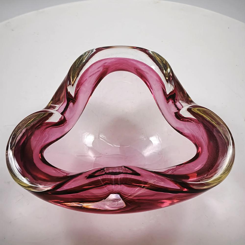 1960s Stunning Pink Ashtray in Murano Glass by Flavio Poli for Seguso. Made in Italy. 15,5 cm. / 6.10 inches