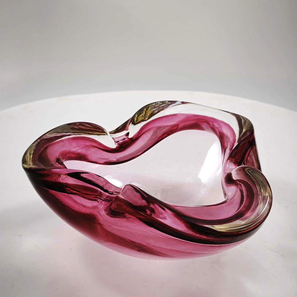 1960s Stunning Pink Ashtray in Murano Glass by Flavio Poli for Seguso. Made in Italy. 15,5 cm. / 6.10 inches