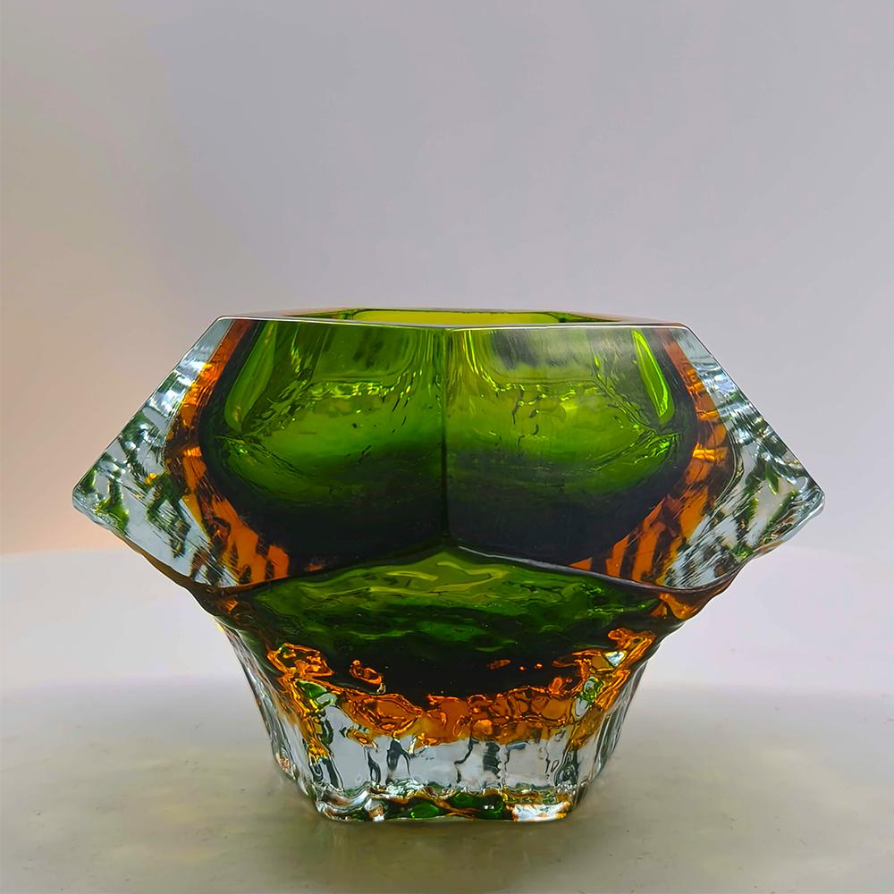 1960s Rare Uranium Ashtray in Murano Glass by Flavio Poli for Seguso.