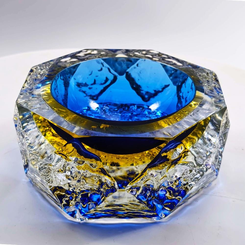 1960s Large Uranium Multifaceted Ashtray in Handcrafted Murano Glass by Mandruzzato.