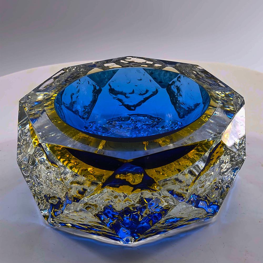 1960s Large Uranium Multifaceted Ashtray in Handcrafted Murano Glass by Mandruzzato.