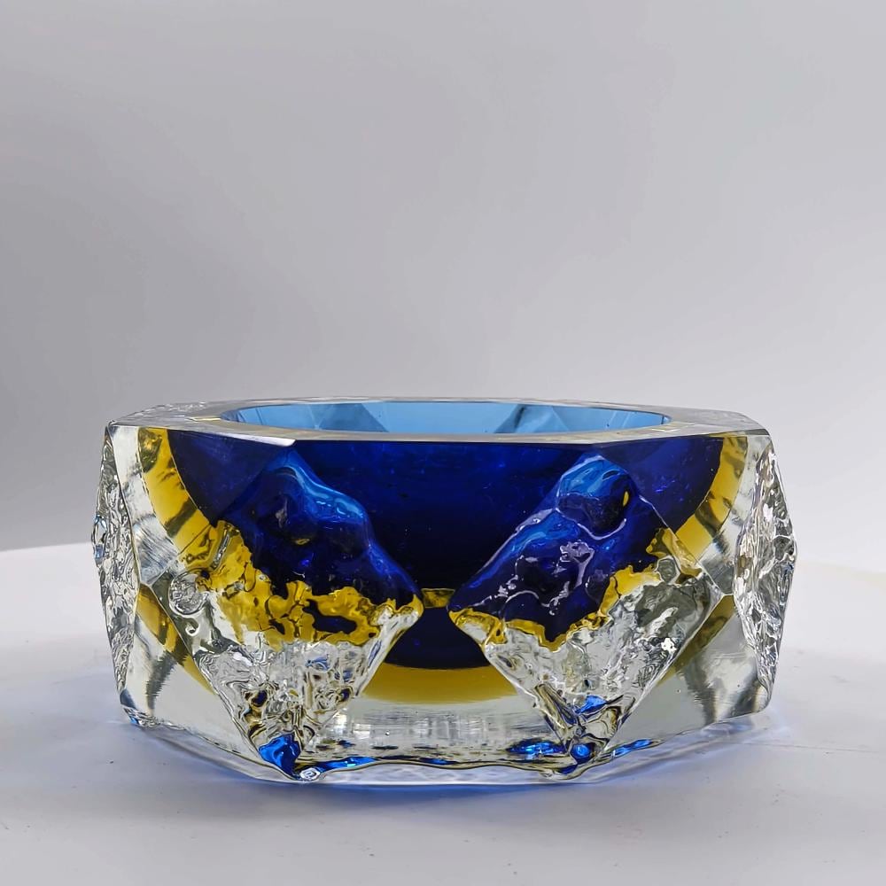 1960s Large Uranium Multifaceted Ashtray in Handcrafted Murano Glass by Mandruzzato.