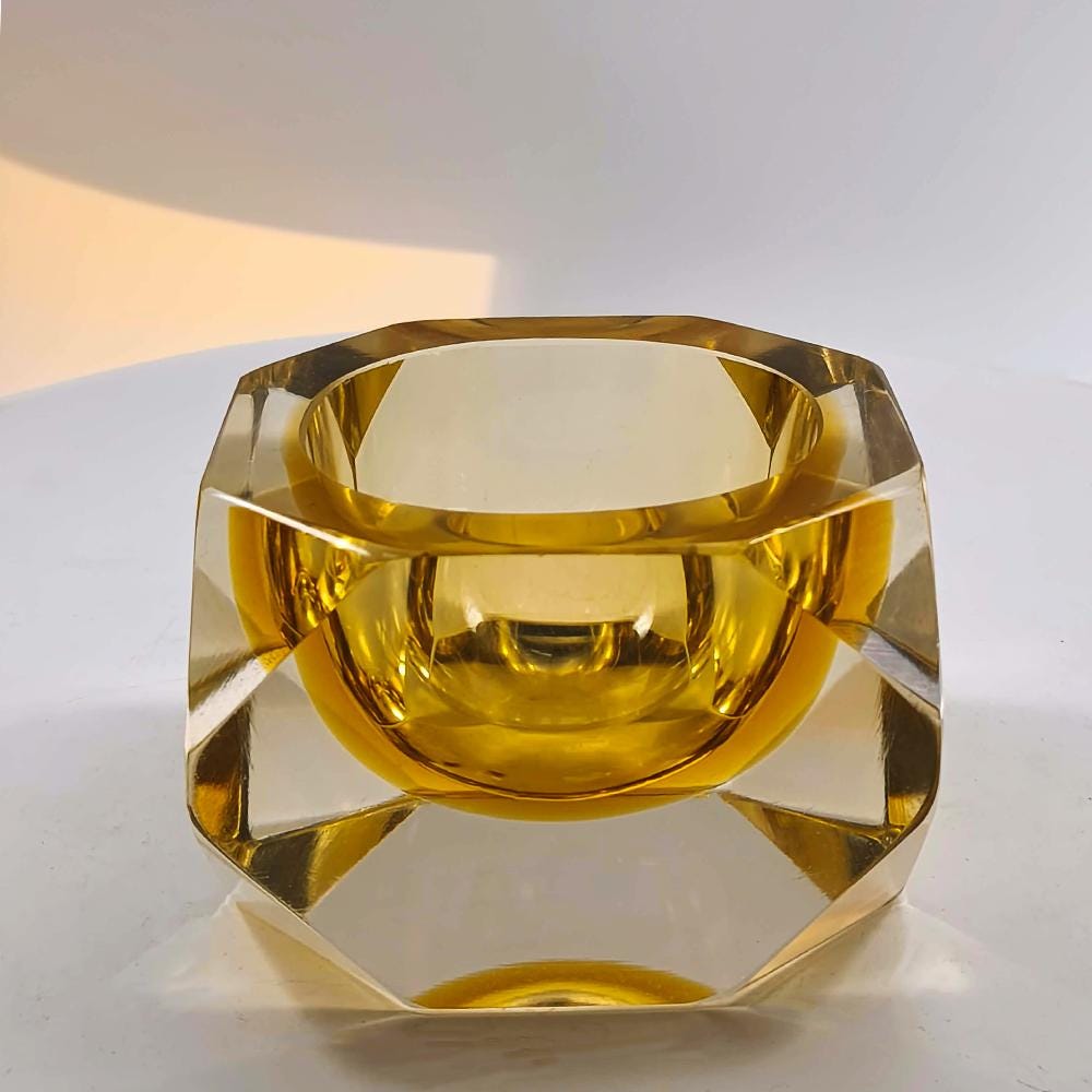 1960s Rare Multifaceted Ashtray in Murano Glass by Flavio Poli for Seguso.