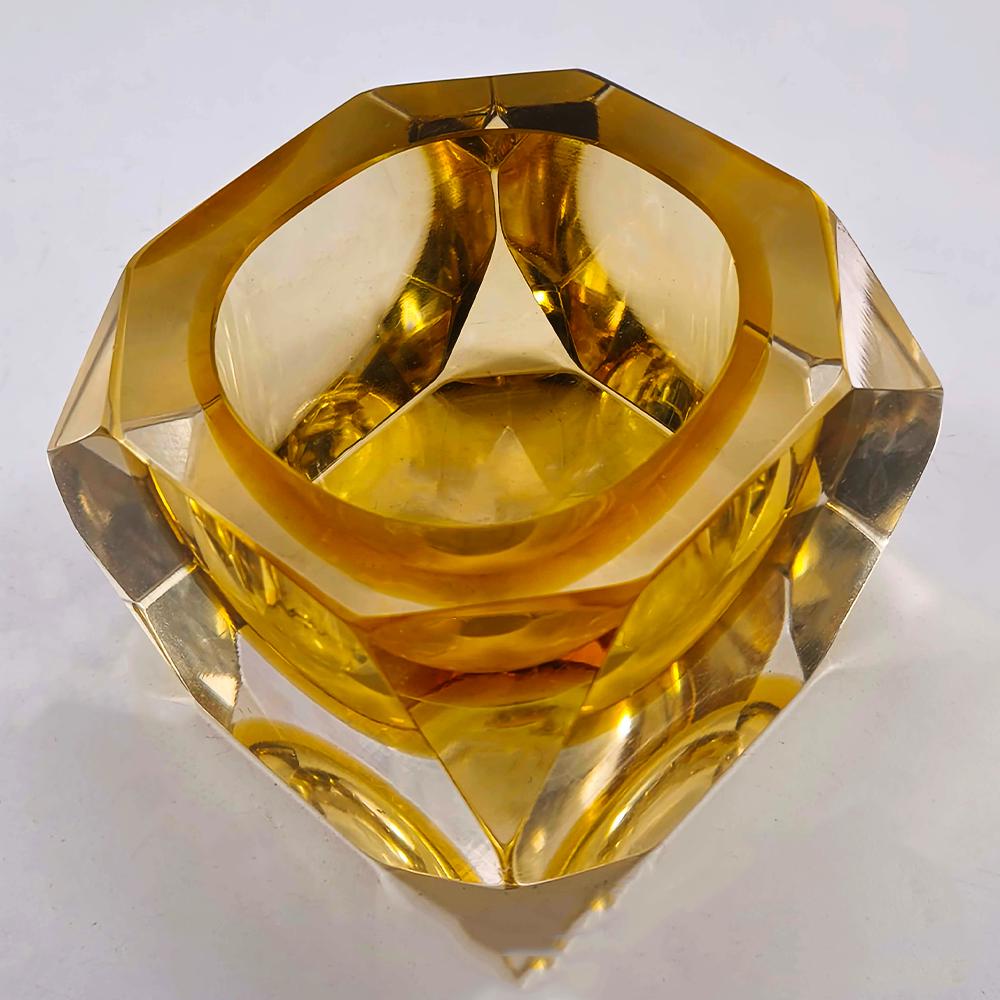 1960s Rare Multifaceted Ashtray in Murano Glass by Flavio Poli for Seguso.