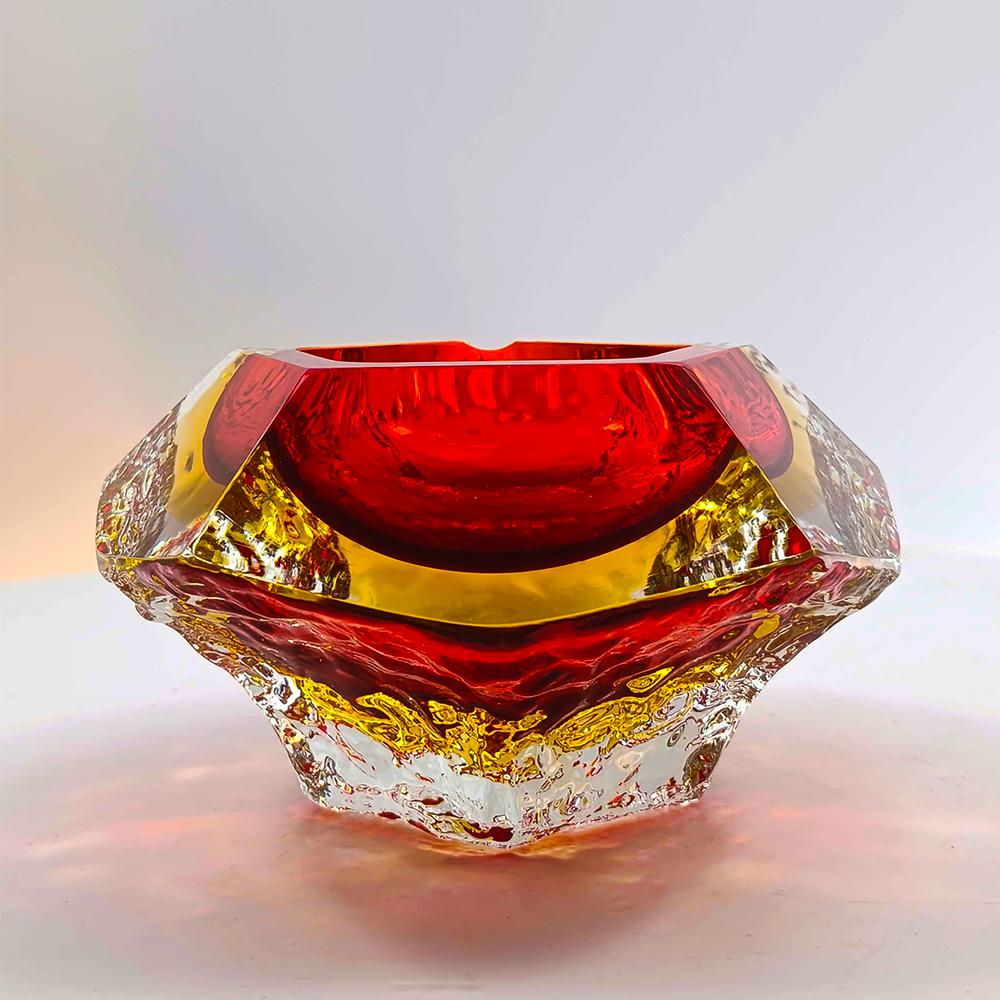 1960s Stunning Ashtray in Murano Glass by Flavio Poli for Seguso.