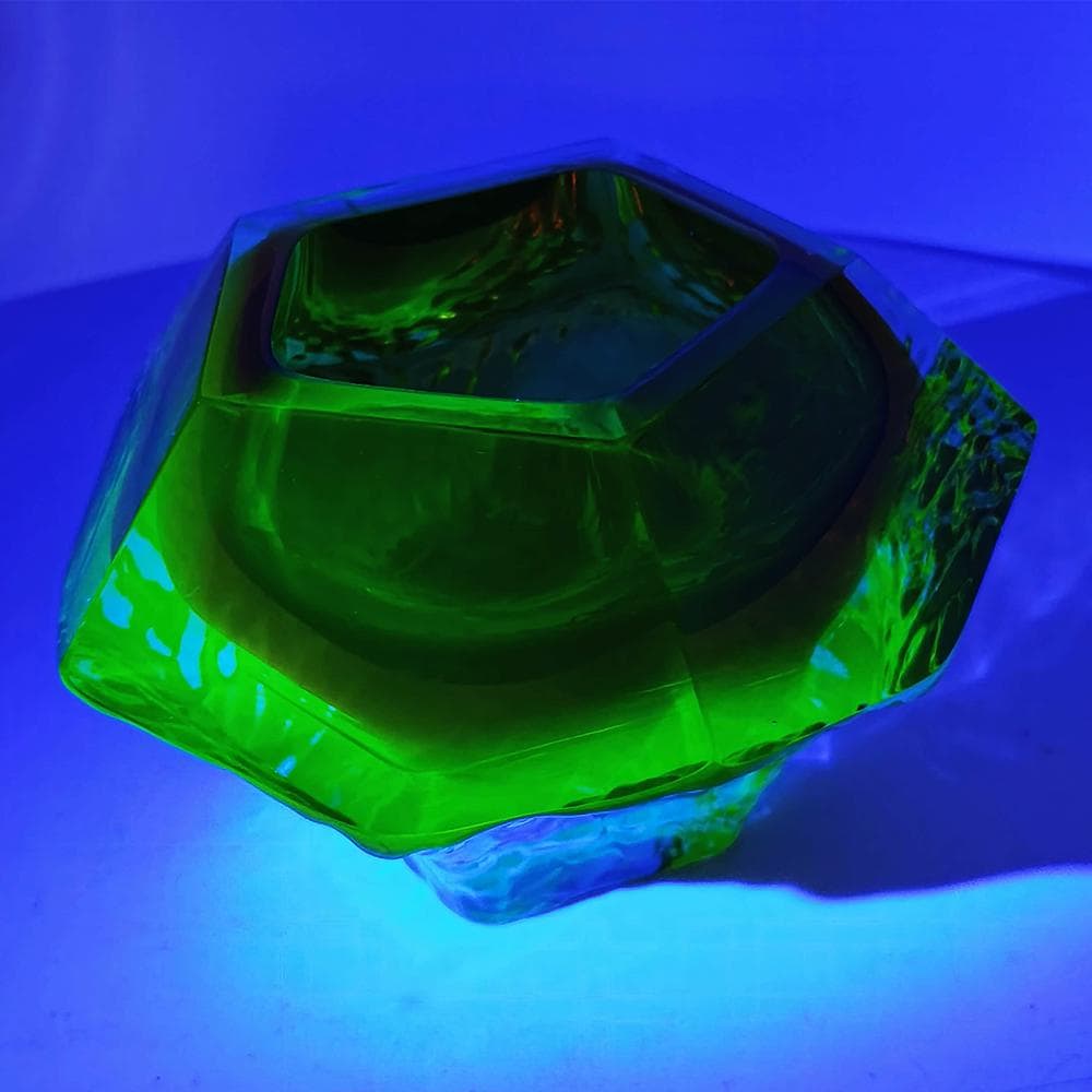 1960s Rare Uranium Ashtray in Murano Glass by Flavio Poli for Seguso.