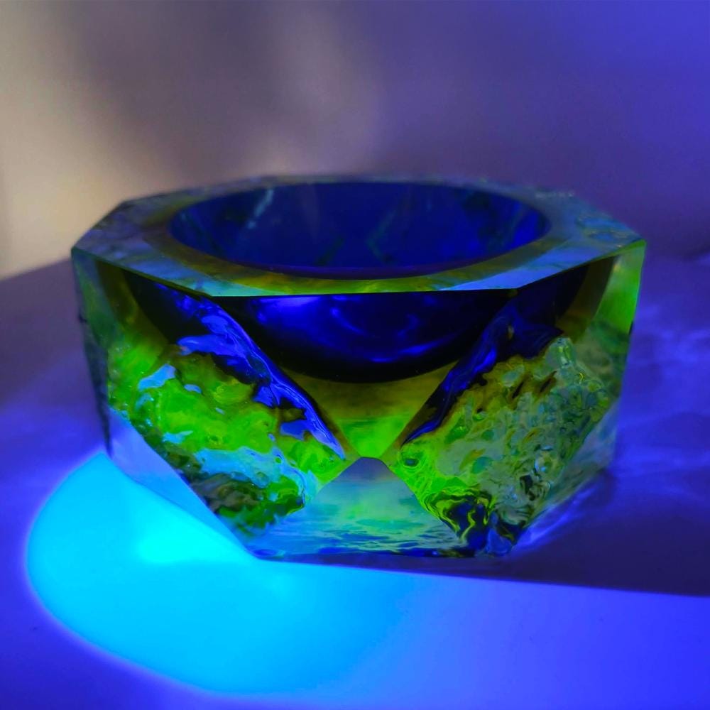 1960s Large Uranium Multifaceted Ashtray in Handcrafted Murano Glass by Mandruzzato.