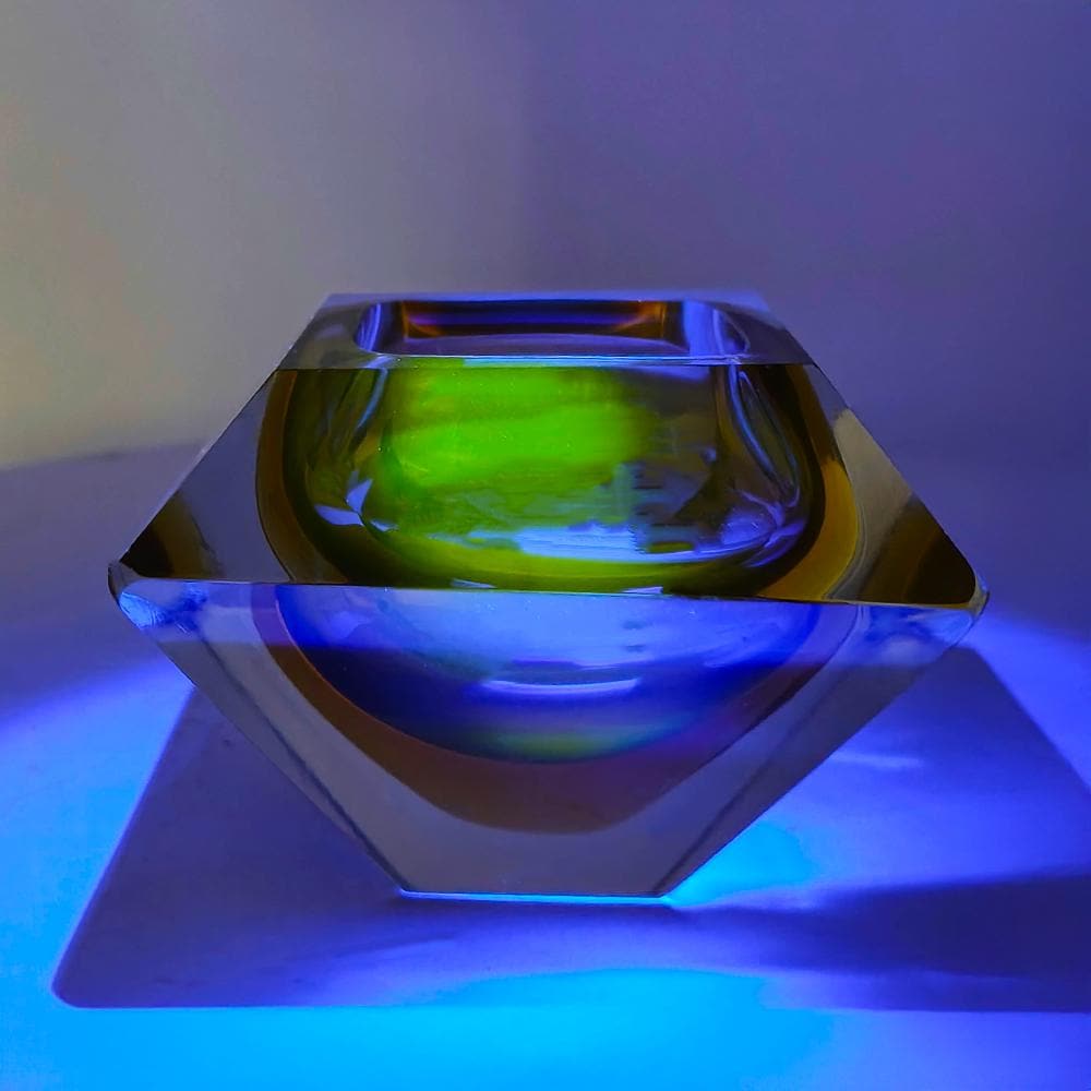 1960s Rare Square Multifaceted Ashtray in Murano Glass by Flavio Poli for Seguso.
