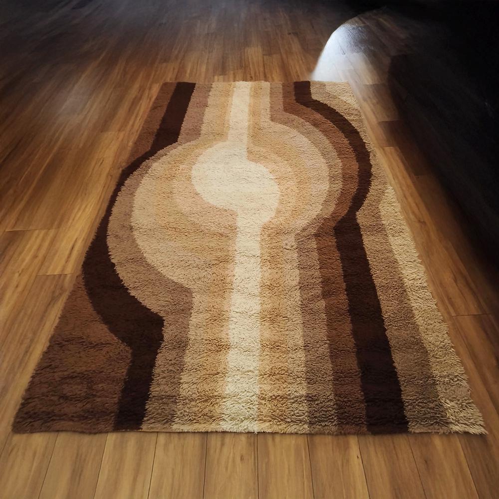 Original Stunning 1970s Big Space Age Rug in Wool. Made in Italy