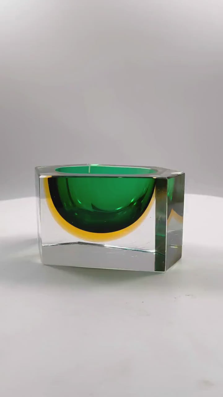 1960s Rare Uranium Multifaceted Asymmetrical Ashtray in Murano Glass by Flavio Poli for Seguso