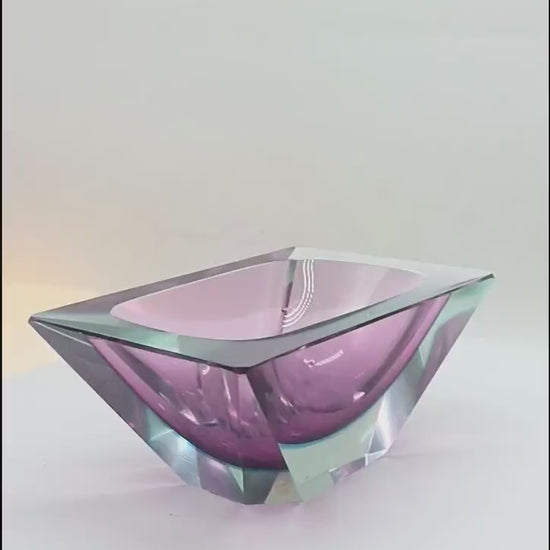 1960s Big Rare Pink  Multifaceted Rectangular Ashtray or Catch-all in Murano by Flavio Poli for Seguso. Made in Italy.