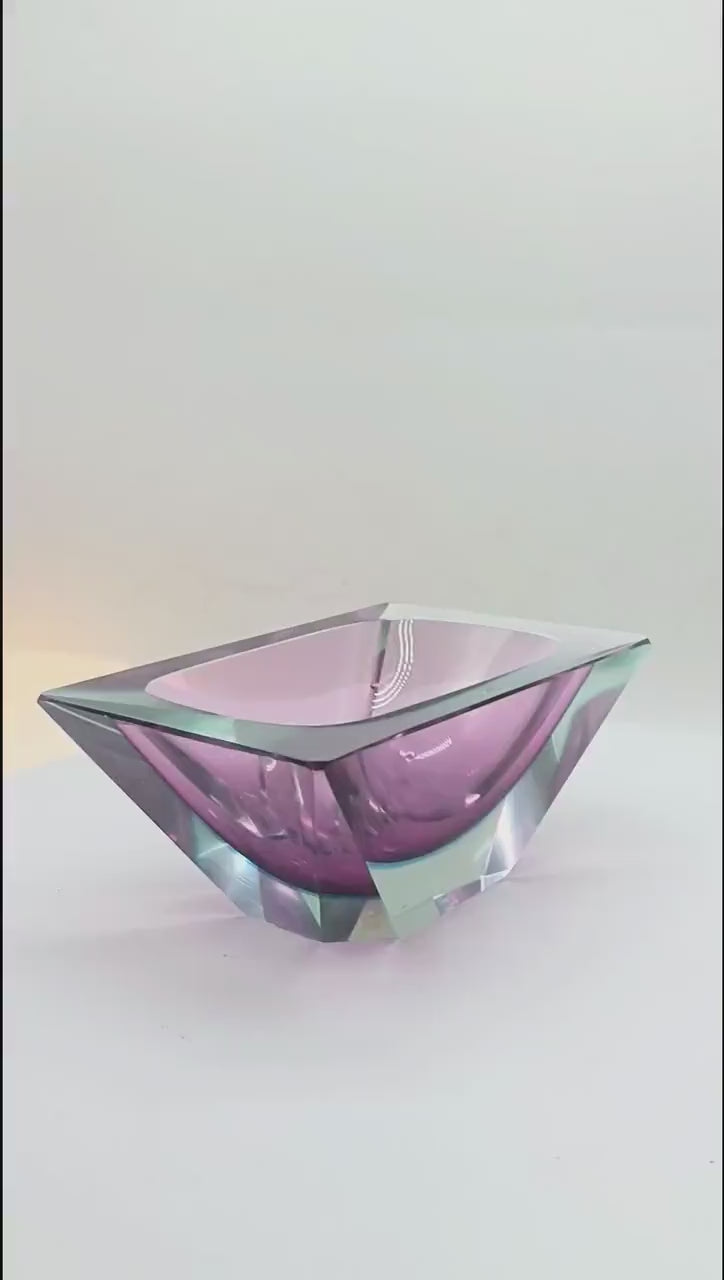 1960s Big Rare Pink  Multifaceted Rectangular Ashtray or Catch-all in Murano by Flavio Poli for Seguso. Made in Italy.