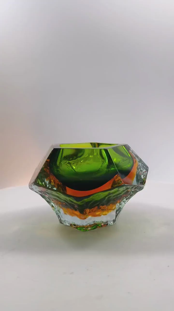 1960s Rare Uranium Ashtray in Murano Glass by Flavio Poli for Seguso.