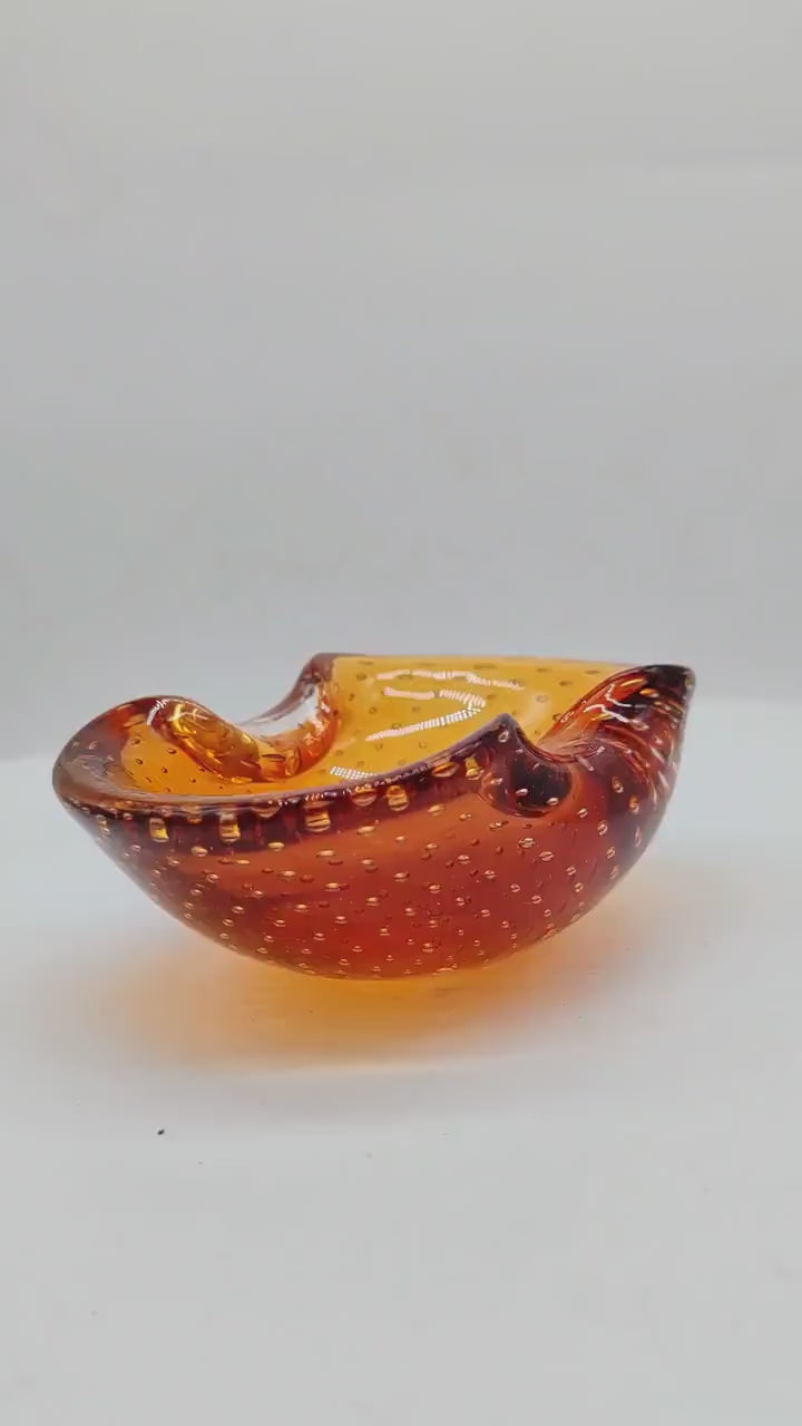 1960s Little size Amber Ashtray or Catch-all in Murano Glass by Flavio Poli for Seguso. Made in Italy.