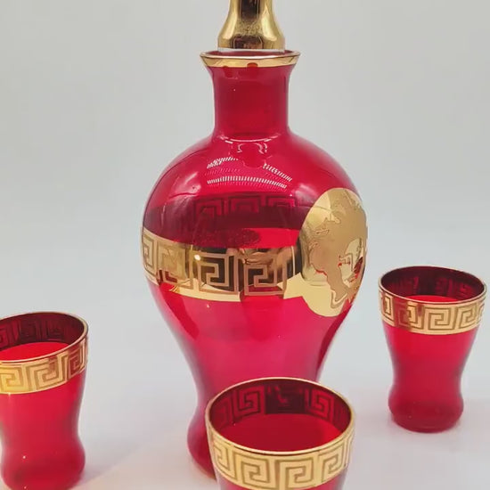 1960s Wonderful Jellyfish drawing Bottle and 4 Glasses with fine Golden finishes in Murano Glass. Made in Italy.