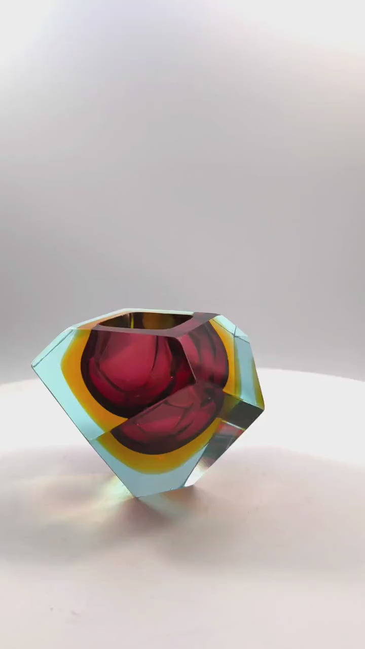 1960s Rare Colors Ashtray in Murano Glass by Flavio Poli for Seguso.