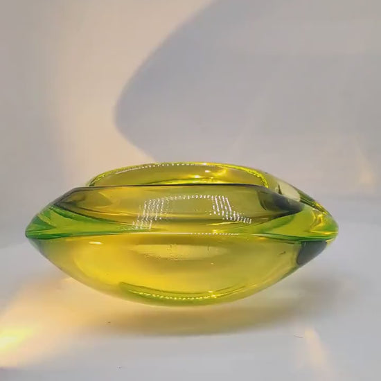 1960s Big Rare Ashtray in Uranium Murano Glass. Made in Italy.