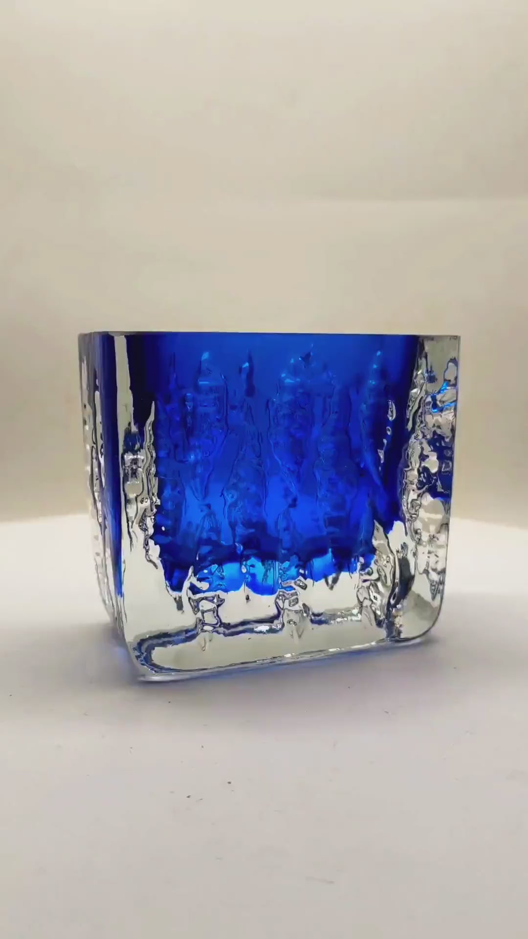 1960s Stunning Rectangular Ashtray or Catch-All  in Handcrafted Murano Glass by Mandruzzato. Made in Italy.
