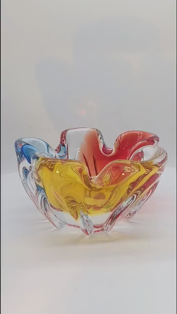 1960s Catch-all, Ashtray or Empty Pocket in Murano Glass. Made in Italy.